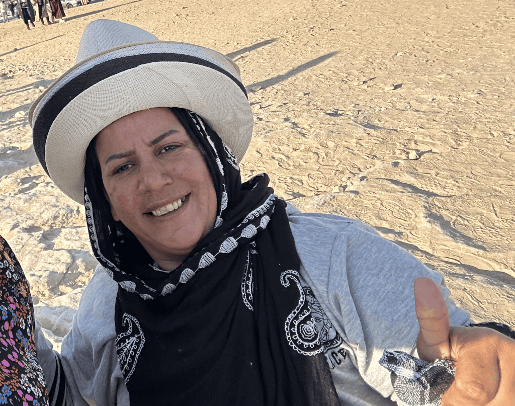 Vendor was over friendly, I could easily avoid getting scammed but fell for it.